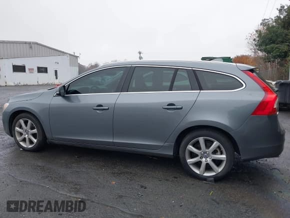 ✅ 2016 Volvo V60 T5 Drive-E Premier • VIN: YV140MEK4G1296965 • Lot: 43745069. Listed on IAAI with 87,737 mi. Free auction sales archive from the USA and detailed vehicle history report at DreamBid. Image 14.