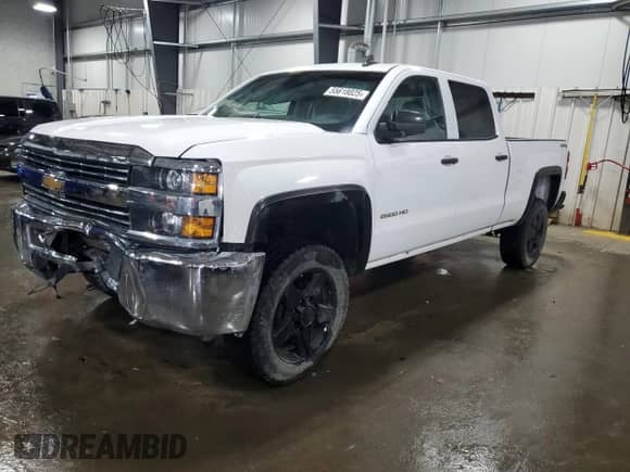 2015 Chevrolet Silverado 2500HD Work Truck z VIN 1GC1KUEG0FF623247, wystawiony jako Copart lot #55618025 z przebiegiem 165 890 mil mil oraz Szkoda całkowita • Salvage title. Historia ofert i sprzedaży dostępna na DreamBid. Obrazek 1.
