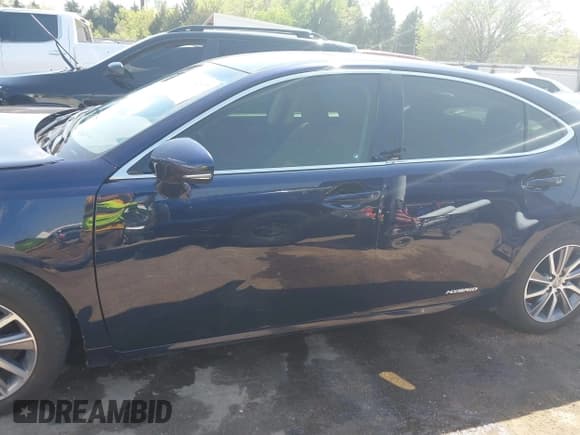 ✅ 2016 Lexus ES 300h • VIN: JTHBW1GG3G2111462 • Lot: 42043572. Listed on IAAI with 92,363 mi. Free auction sales archive from the USA and detailed vehicle history report at DreamBid. Image 14.