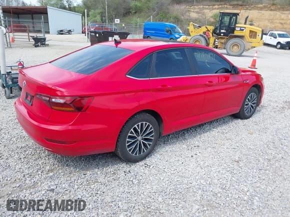 ✅ 2019 Volkswagen Jetta SEL • VIN: 3VWEB7BU6KM167274 • Лот: 41964191. Опубликован ранее на IAAI с пробегом 104 003 миль. Бесплатный доступ к архиву аукционных продаж из США и подробный отчёт об истории автомобиля на DreamBid. Изображение 4.