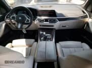 ✅ 2021 BMW X7 M50i • VIN: 5UXCX6C08M9F30579 • Lot: 63227145. Wystawiony na Copart z przebiegiem 28 924 mil. Bezpłatny archiwum sprzedaży aukcyjnych z USA i szczegółowy raport historii pojazdu na DreamBid. Zdjęcie 8.