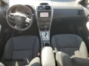 ✅ 2013 Toyota Corolla S Special Edition • VIN: 2T1BU4EE5DC032933 • Lot: 93098415. Wystawiony na Copart z przebiegiem 154 443 mil. Bezpłatny archiwum sprzedaży aukcyjnych z USA i szczegółowy raport historii pojazdu na DreamBid. Zdjęcie 8.