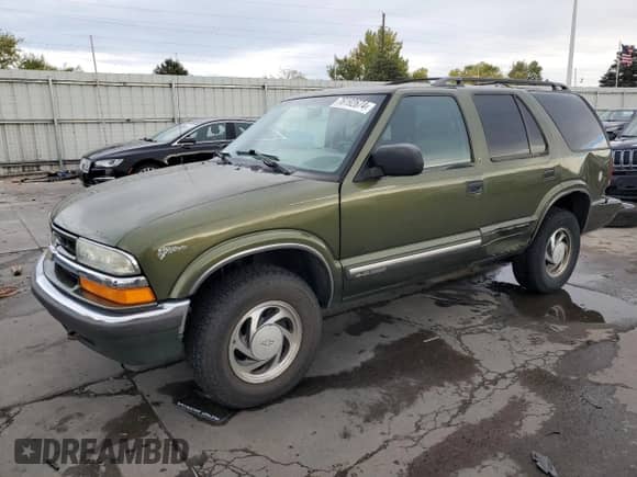 2001 Chevrolet Blazer LT z VIN 1GNDT13W21K240291, wystawiony jako Copart lot #76192674 z przebiegiem 227 111 mil mil oraz Szkoda całkowita • Salvage title. Historia ofert i sprzedaży dostępna na DreamBid. Obrazek 1.