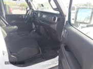 ✅ 2019 Jeep Wrangler Unlimited Sahara • VIN: 1C4HJXEN6KW507353 • Lot: 43217370. Wystawiony na IAAI z przebiegiem 38 989 mil. Bezpłatny archiwum sprzedaży aukcyjnych z USA i szczegółowy raport historii pojazdu na DreamBid. Zdjęcie 5.