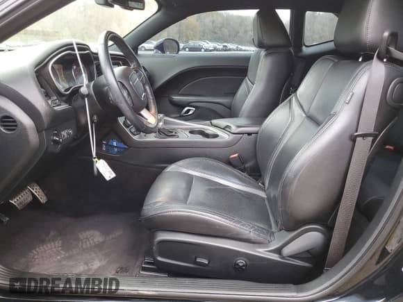 ✅ 2018 Dodge Challenger SXT Plus • VIN: 2C3CDZAG8JH271018 • Lot: 75694713. Wystawiony na Copart z przebiegiem 33 981 mil. Bezpłatny archiwum sprzedaży aukcyjnych z USA i szczegółowy raport historii pojazdu na DreamBid. Zdjęcie 7.