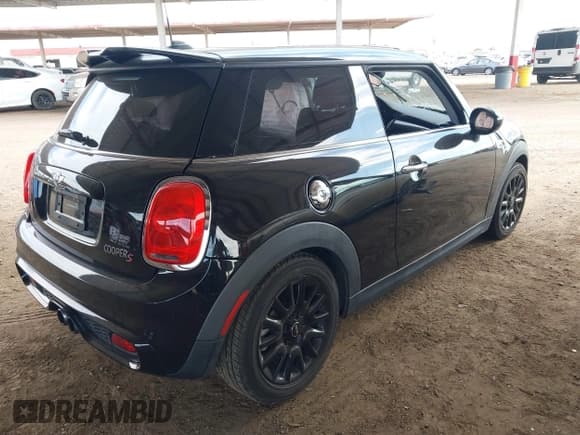 ✅ 2014 MINI Hardtop S • VIN: WMWXM7C58ET986853 • Lot: 42350107. Listed on IAAI with 32,331 mi. Free auction sales archive from the USA and detailed vehicle history report at DreamBid. Image 4.