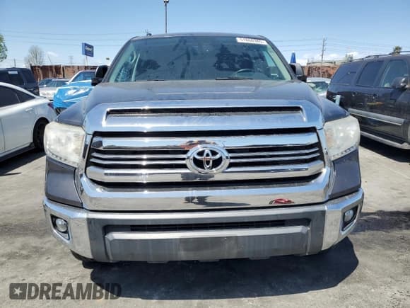 ✅ 2017 Toyota Tundra SR5 • VIN: 5TFEY5F13HX223809 • Лот: 51860385. Опубликован ранее на Copart с пробегом 83 249 миль. Бесплатный доступ к архиву аукционных продаж из США и подробный отчёт об истории автомобиля на DreamBid. Изображение 5.