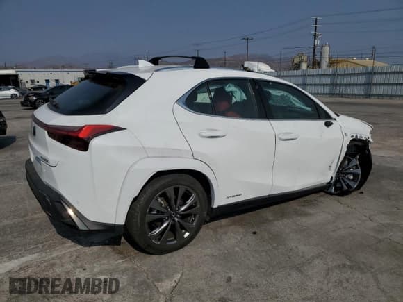 ✅ 2022 Lexus UX 250h F Sport • VIN: JTHE9JBHXN2057983 • Лот: 71456654. Опубликован ранее на Copart с пробегом 27 367 миль. Бесплатный доступ к архиву аукционных продаж из США и подробный отчёт об истории автомобиля на DreamBid. Изображение 3.