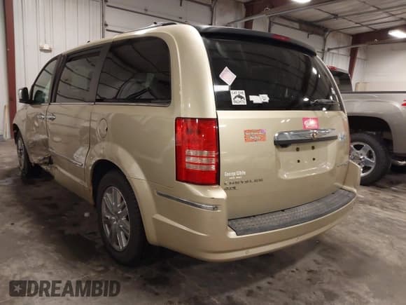 ✅ 2010 Chrysler Town & Country Limited • VIN: 2A4RR7DX5AR386462 • Lot: 41781713. Wystawiony na IAAI z przebiegiem 183 091 mil. Bezpłatny archiwum sprzedaży aukcyjnych z USA i szczegółowy raport historii pojazdu na DreamBid. Zdjęcie 3.
