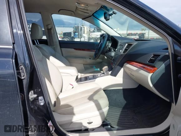 ✅ 2011 Subaru Outback Limited • VIN: 4S4BRDJC1B2370889 • Lot: 41490231. Listed on IAAI with Not provided. Free auction sales archive from the USA and detailed vehicle history report at DreamBid. Image 5.