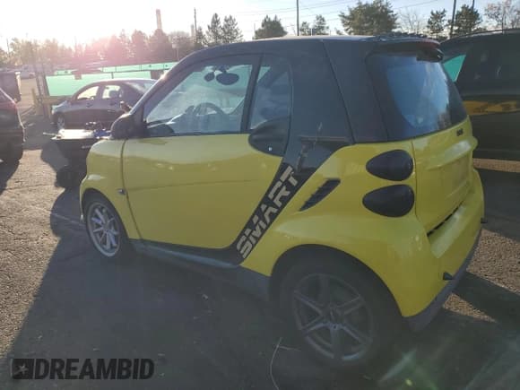 ✅ 2008 Smart fortwo Pure • VIN: WMEEJ31X88K127869 • Lot: 92740715. Listed on Copart with 117,153 mi. Free auction sales archive from the USA and detailed vehicle history report at DreamBid. Image 2.