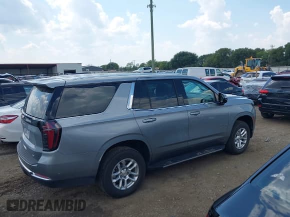 ✅ 2025 Chevrolet Tahoe LT • VIN: 1GNS6NRD6SR178608 • Lot: 43058412. Wystawiony na IAAI z przebiegiem 15 680 mil. Bezpłatny archiwum sprzedaży aukcyjnych z USA i szczegółowy raport historii pojazdu na DreamBid. Zdjęcie 13.