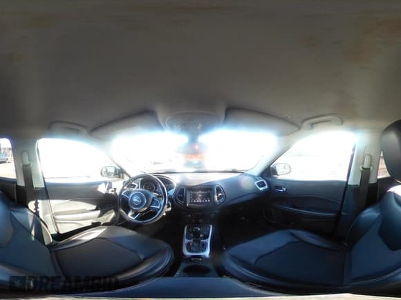 ✅ 2018 Jeep Compass Latitude • VIN: 3C4NJDBB7JT176587 • Lot: 43499713. Wystawiony na IAAI z przebiegiem 100 100 mil. Bezpłatny archiwum sprzedaży aukcyjnych z USA i szczegółowy raport historii pojazdu na DreamBid. Zdjęcie 20.