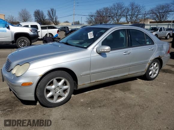 ✅ 2001 Mercedes-Benz C 230/260/280/320 • VIN: WDBRF61J91F050568 • Лот: 48899705. Опубликован ранее на Copart с пробегом 220 079 миль. Бесплатный доступ к архиву аукционных продаж из США и подробный отчёт об истории автомобиля на DreamBid. Изображение 1.