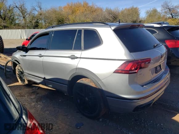 ✅ 2022 Volkswagen Tiguan SE R-Line Black • VIN: 3VVCB7AX1NM035874 • Lot: 81419224. Wystawiony na Copart z przebiegiem Nie podano. Bezpłatny archiwum sprzedaży aukcyjnych z USA i szczegółowy raport historii pojazdu na DreamBid. Zdjęcie 2.