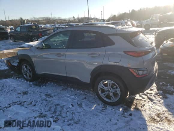 2023 Hyundai Kona SEL с VIN KM8K6CAB6PU958907, выставлен на аукционе Copart как лот 70792132 с пробегом 499 миль миль и . История ставок и продаж доступна на DreamBid. Изображение 2.