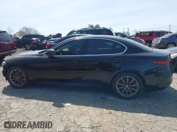 ✅ 2018 Alfa Romeo Giulia • VIN: ZARFAEBN7J7580536 • Lot: 41883289. Listed on IAAI with 87,776 mi. Free auction sales archive from the USA and detailed vehicle history report at DreamBid. Image 13.