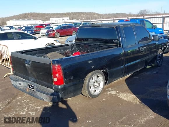✅ 2001 Chevrolet Silverado 1500 LS • VIN: 1GCEC19V21Z263637 • Lot: 38509777. Listed on IAAI with Not provided. Free auction sales archive from the USA and detailed vehicle history report at DreamBid. Image 4.