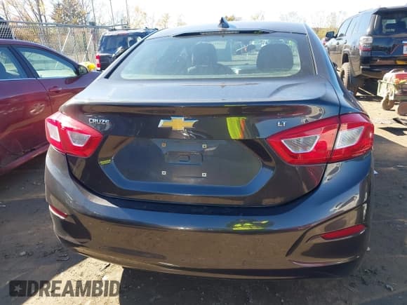 ✅ 2017 Chevrolet Cruze LT • VIN: 1G1BE5SM4H7256032 • Лот: 43421178. Опубликован ранее на IAAI с пробегом 143 722 миль. Бесплатный доступ к архиву аукционных продаж из США и подробный отчёт об истории автомобиля на DreamBid. Изображение 16.