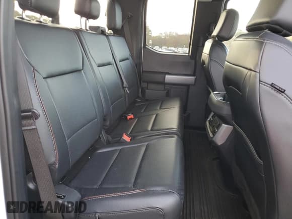 ✅ 2024 Ford F-250 • VIN: 1FT8X2BN8REC02202 • Lot: 79477304. Wystawiony na Copart z przebiegiem 16 581 mil. Bezpłatny archiwum sprzedaży aukcyjnych z USA i szczegółowy raport historii pojazdu na DreamBid. Zdjęcie 10.