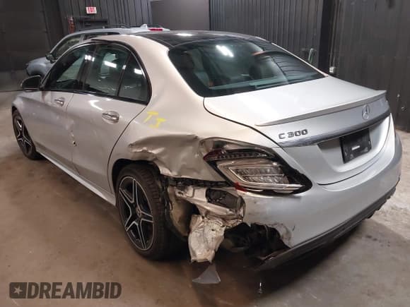 ✅ 2020 Mercedes-Benz C 300 • VIN: WDDWF8EB4LR549336 • Lot: 41567409. Wystawiony na IAAI z przebiegiem 19 642 mil. Bezpłatny archiwum sprzedaży aukcyjnych z USA i szczegółowy raport historii pojazdu na DreamBid. Zdjęcie 3.