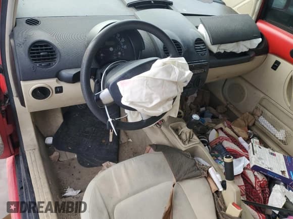 ✅ 1998 Volkswagen Beetle • VIN: 3VWBB61C2WM029100 • Лот: 88720975. Опубликован ранее на Copart с пробегом 114 252 миль. Бесплатный доступ к архиву аукционных продаж из США и подробный отчёт об истории автомобиля на DreamBid. Изображение 8.