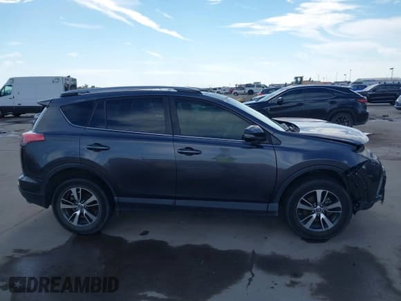 ✅ 2018 Toyota RAV4 XLE • VIN: JTMWFREV0JJ185602 • Lot: 43468504. Listed on IAAI with 113,161 mi. Free auction sales archive from the USA and detailed vehicle history report at DreamBid. Image 13.