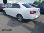 ✅ 2010 Volkswagen Jetta SE • VIN: 3VWRX7AJ4AM068994 • Lot: 42707911. Listed on IAAI with 195,554 mi. Free auction sales archive from the USA and detailed vehicle history report at DreamBid. Image 3.