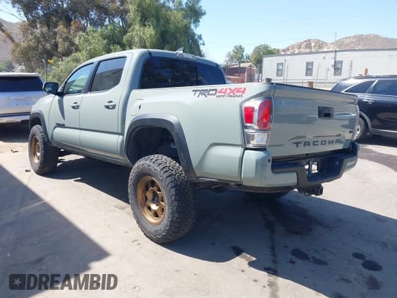 ✅ 2022 Toyota Tacoma SR • VIN: 3TMCZ5AN3NM464642 • Lot: 42322758. Listed on IAAI with 19,479 mi. Free auction sales archive from the USA and detailed vehicle history report at DreamBid. Image 3.