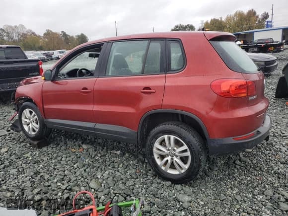 ✅ 2014 Volkswagen Tiguan S • VIN: WVGAV3AX8EW060157 • Lot: 85903925. Wystawiony na Copart z przebiegiem 115 285 mil. Bezpłatny archiwum sprzedaży aukcyjnych z USA i szczegółowy raport historii pojazdu na DreamBid. Zdjęcie 2.