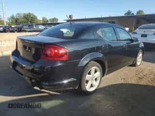 2013 Dodge Avenger SE z VIN 1C3CDZAB4DN538090, wystawiony jako Copart lot #70960874 z przebiegiem 156 588 mil mil oraz Czysty tytuł • Clean title. Historia ofert i sprzedaży dostępna na DreamBid. Obrazek 3.