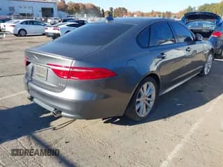 ✅ 2017 Jaguar XF 35t R-Sport • VIN: SAJBL4BVXHCY46213 • Lot: 43639091. Wystawiony na IAAI z przebiegiem 91 718 mil. Bezpłatny archiwum sprzedaży aukcyjnych z USA i szczegółowy raport historii pojazdu na DreamBid. Zdjęcie 4.