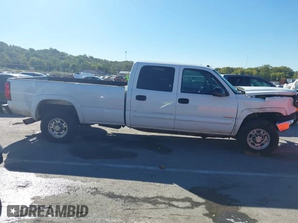 ✅ 2005 Chevrolet Silverado 2500HD LS • VIN: 1GCHK23225F829520 • Lot: 43518276. Wystawiony na IAAI z przebiegiem 276 568 mil. Bezpłatny archiwum sprzedaży aukcyjnych z USA i szczegółowy raport historii pojazdu na DreamBid. Zdjęcie 13.