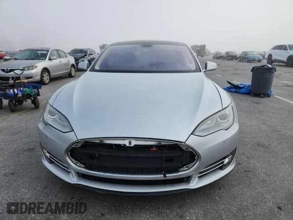 ✅ 2013 Tesla Model S • VIN: 5YJSA1CN0DFP22661 • Лот: 86866825. Опубликован ранее на Copart с пробегом Не указан. Бесплатный доступ к архиву аукционных продаж из США и подробный отчёт об истории автомобиля на DreamBid. Изображение 5.
