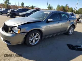 ✅ 2013 Dodge Avenger SXT • VIN: 1C3CDZCG9DN756521 • Lot: 82143504. Wystawiony na Copart z przebiegiem 104 325 mil. Bezpłatny archiwum sprzedaży aukcyjnych z USA i szczegółowy raport historii pojazdu na DreamBid. Zdjęcie 1.