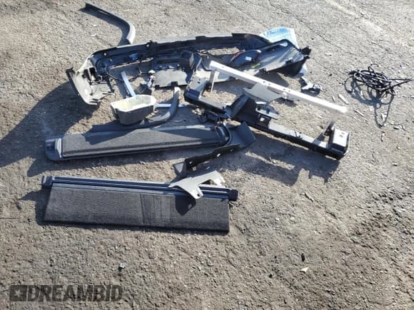 ✅ 2023 Rivian R1S Adventure • VIN: 7PDSGABA1PN023597 • Lot: 85072304. Wystawiony na Copart z przebiegiem 10 536 mil. Bezpłatny archiwum sprzedaży aukcyjnych z USA i szczegółowy raport historii pojazdu na DreamBid. Zdjęcie 13.