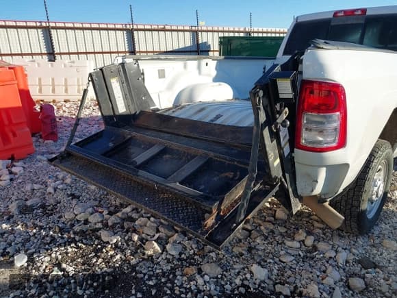 ✅ 2023 Ram 2500 Tradesman • VIN: 3C6UR5HL4PG506690 • Lot: 41065565. Listed on IAAI with 72,435 mi. Free auction sales archive from the USA and detailed vehicle history report at DreamBid. Image 6.