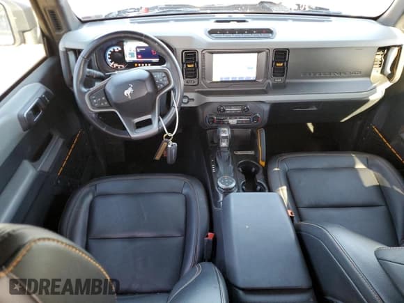 ✅ 2023 Ford Bronco • VIN: 1FMEE5DP0PLC10002 • Lot: 57272555. Wystawiony na Copart z przebiegiem 14 035 mil. Bezpłatny archiwum sprzedaży aukcyjnych z USA i szczegółowy raport historii pojazdu na DreamBid. Zdjęcie 8.