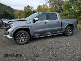 ✅ 2025 GMC Sierra 1500 SLT • VIN: 3GTUUDE83SG313487 • Лот: 84805985. Опубликован ранее на Copart с пробегом 8 916 миль. Бесплатный доступ к архиву аукционных продаж из США и подробный отчёт об истории автомобиля на DreamBid. Изображение 1.