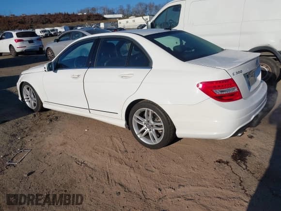 ✅ 2013 Mercedes-Benz C 300 Sport • VIN: WDDGF8AB5DR265984 • Lot: 40816934. Listed on IAAI with 119,355 mi. Free auction sales archive from the USA and detailed vehicle history report at DreamBid. Image 3.