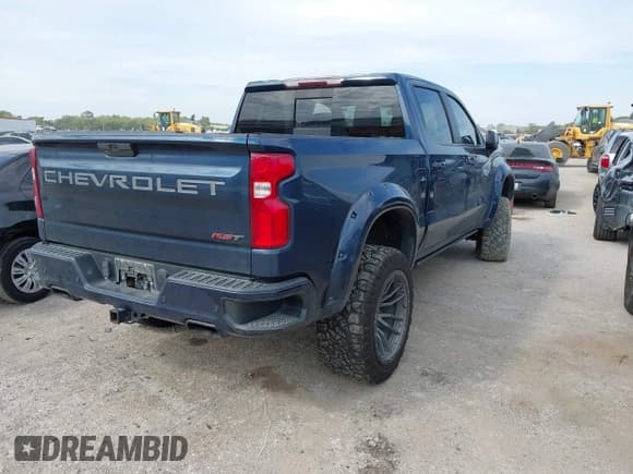 ✅ 2020 Chevrolet Silverado 1500 RST • VIN: 3GCUYEED0LG258618 • Lot: 43463681. Listed on IAAI with 137,129 mi. Free auction sales archive from the USA and detailed vehicle history report at DreamBid. Image 4.