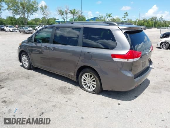 ✅ 2011 Toyota Sienna XLE AAS • VIN: 5TDYK3DC5BS045504 • Lot: 42587675. Listed on IAAI with 368,052 mi. Free auction sales archive from the USA and detailed vehicle history report at DreamBid. Image 3.