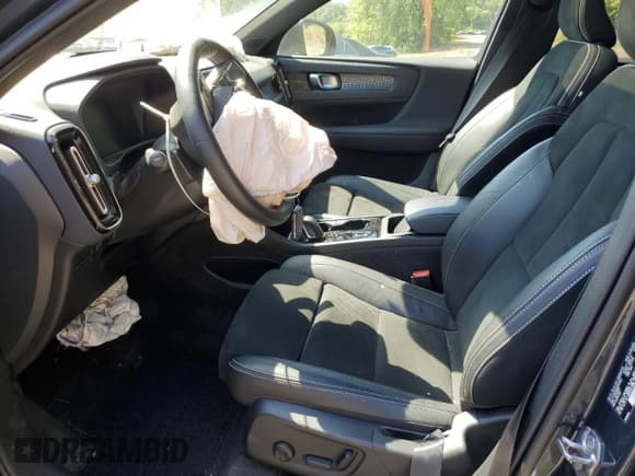 ✅ 2022 Volvo XC40 R-Design • VIN: YV4162UM6N2646308 • Lot: 61698813. Listed on Copart with 25,753 mi. Free auction sales archive from the USA and detailed vehicle history report at DreamBid. Image 7.