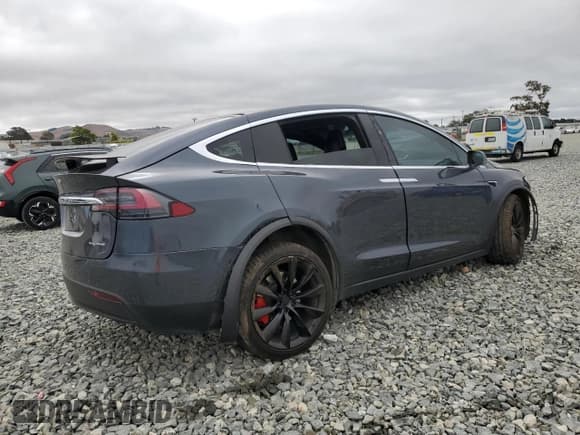 ✅ 2019 Tesla Model X 75D • VIN: 5YJXCDE2XKF189588 • Lot: 64865325. Wystawiony na Copart z przebiegiem Nie podano. Bezpłatny archiwum sprzedaży aukcyjnych z USA i szczegółowy raport historii pojazdu na DreamBid. Zdjęcie 3.