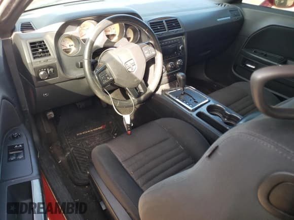 ✅ 2011 Dodge Challenger • VIN: 2B3CJ4DG1BH575068 • Lot: 78092804. Wystawiony na Copart z przebiegiem 133 075 mil. Bezpłatny archiwum sprzedaży aukcyjnych z USA i szczegółowy raport historii pojazdu na DreamBid. Zdjęcie 8.