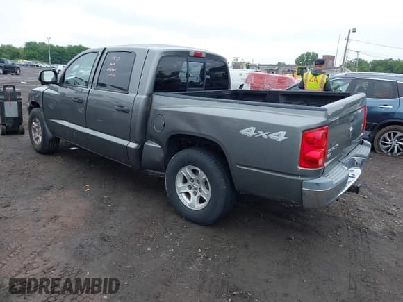 ✅ 2005 Dodge Dakota SLT • VIN: 1D7HW48N55S338679 • Lot: 42525904. Listed on IAAI with 107,988 mi. Free auction sales archive from the USA and detailed vehicle history report at DreamBid. Image 3.
