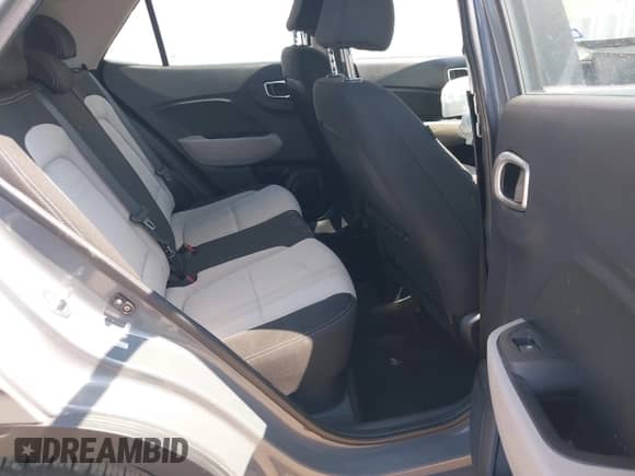 2021 Hyundai Venue SEL z VIN KMHRC8A30MU105444, wystawiony jako IAAI lot #43313410 z przebiegiem 57 233 mil mil oraz . Historia ofert i sprzedaży dostępna na DreamBid. Obrazek 8.