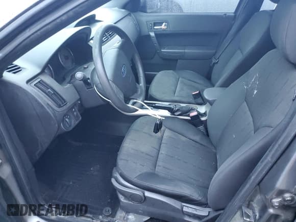 ✅ 2010 Ford Focus SE • VIN: 1FAHP3FN1AW100096 • Lot: 89508855. Wystawiony na Copart z przebiegiem 161 406 mil. Bezpłatny archiwum sprzedaży aukcyjnych z USA i szczegółowy raport historii pojazdu na DreamBid. Zdjęcie 7.