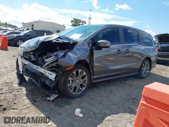 ✅ 2025 Honda Odyssey Touring • VIN: 5FNRL6H83SB023692 • Lot: 43409837. Listed on IAAI with 11,130 mi. Free auction sales archive from the USA and detailed vehicle history report at DreamBid. Image 19.
