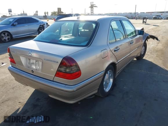 ✅ 2000 Mercedes-Benz C 230 Kompressor • VIN: WDBHA24G9YA856825 • Lot: 41418925. Wystawiony na IAAI z przebiegiem 99 616 mil. Bezpłatny archiwum sprzedaży aukcyjnych z USA i szczegółowy raport historii pojazdu na DreamBid. Zdjęcie 4.